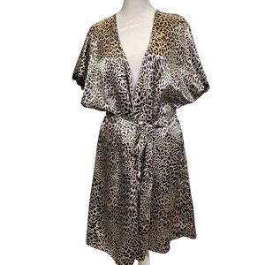 SECRET TREASURES Lingerie Women's Size L Short Sleeve Satin Robe Leopard print